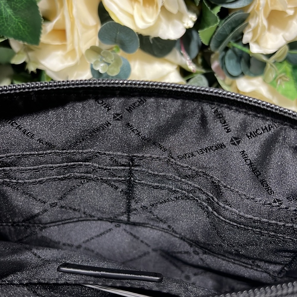 NWT MICHAEL KORS BLACK LARGE SPORTS WRISTLET/ CLUTCH - Picture 7 of 16